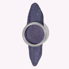 Headliner djup marinblått gnistrande nagellack för nageltrender 2024. Perfekt för hållbara naglar hemma och nagelkit, skimrar i alla ljus