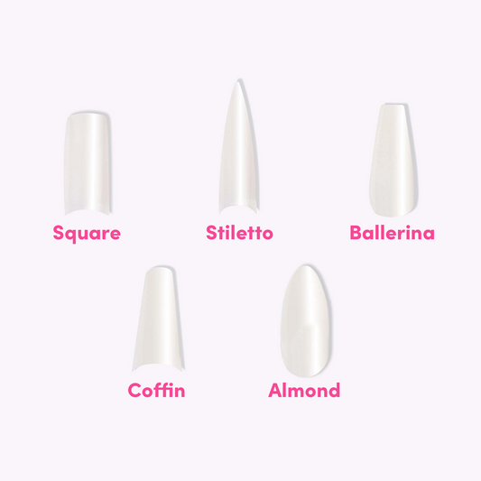 Närbild av förformade lösnaglar för naglar hemma och nageltrender 2024. Idealisk för hållbara naglar med nagelkit och Build-vätska, inget extra nagellim behövs